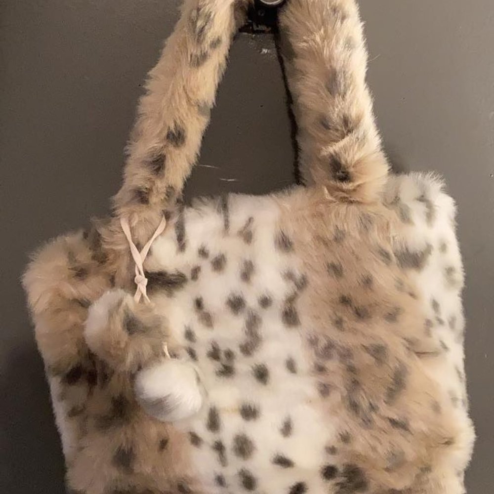 faux fur leopard tote